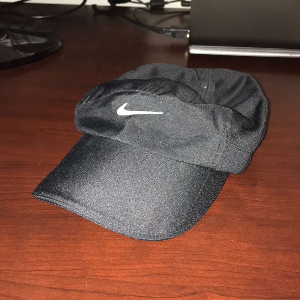 Nike feather light hat